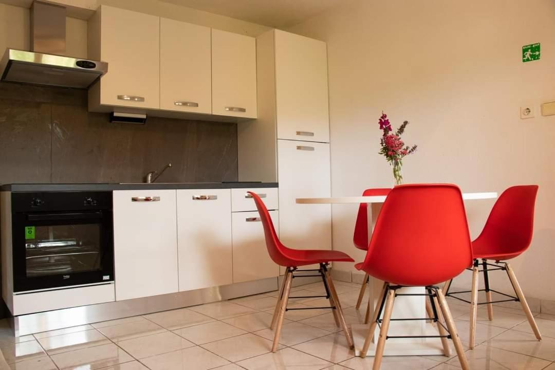 Summerhouse Marina Bagian luar foto